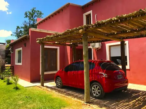 Casa de estilo campestre en venta en Duggan