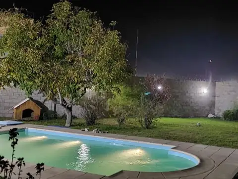 Casa en Venta con 2 cocheras