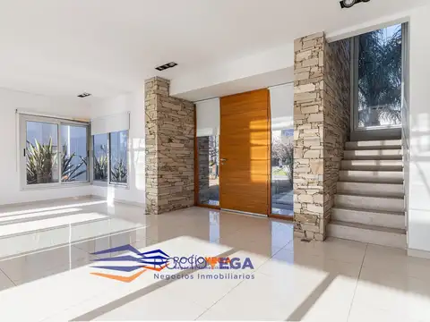 Casa 4 ambientes con 4 baños