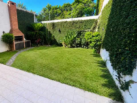 PH 4 ambientes con patio/parque propio, excelente estado y ubicación.