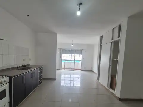 MONOAMBIENTE  AMPLIO INSTALADO, CON POSIBILIDAD DE DIVIDIRLO, BALCÓN Y SECTOR PARA LAVADERO