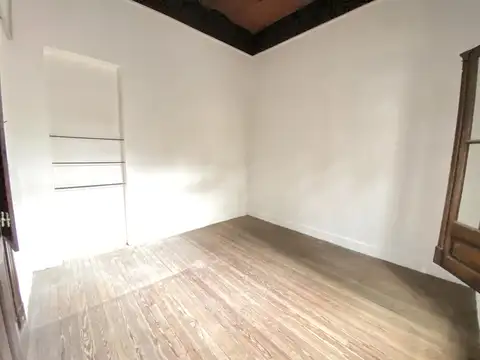 Local/oficina en pleno pichincha. Bajisimos gastos mensuales. 2 habitaciones, kitchenette