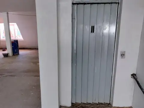 Ramon Falcon 7200, Piso 1