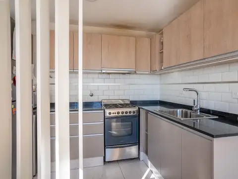 Avenida Hipólito Yrigoyen 8700