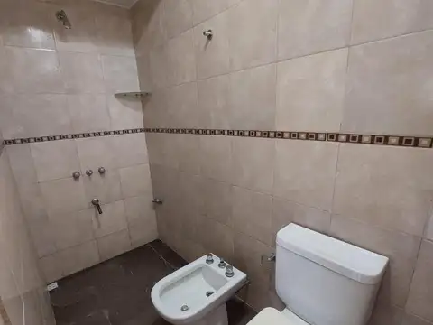 Casa en Alquiler con 2 cocheras