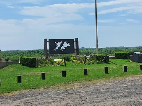CASA CON PILETA EN PARQUE VERNAZZA PUEBLO ESTHER