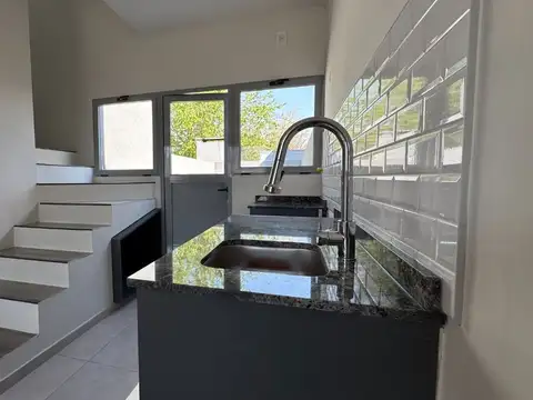 Depto Tipo Casa en Venta de 3 ambientes