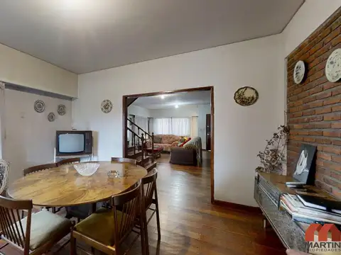 Casa 8 ambientes con 3 baños