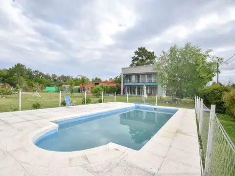 50 entre 308 y 309 El Rodeo 100