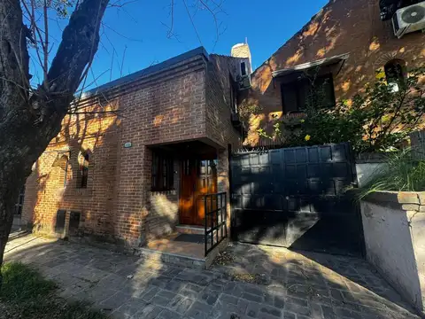 DUPLEX TIPO PH FRENTE, 4 AMBIENTES, PATIO, COCHERA!