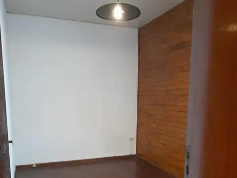 Excelente PH independiente 3 ambientes con terraza, balcón. Impecable.