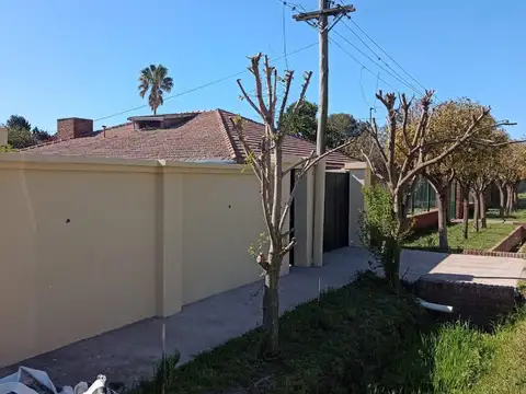 Casa en venta - 2 Dormitorios 1 Baño - Chivilcoy