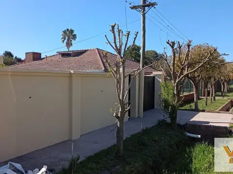 Casa en venta - 2 Dormitorios 1 Baño - Chivilcoy