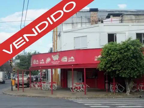 LOCAL EN ESQUINA + 2 DEPARTAMENTOS EN PH.
