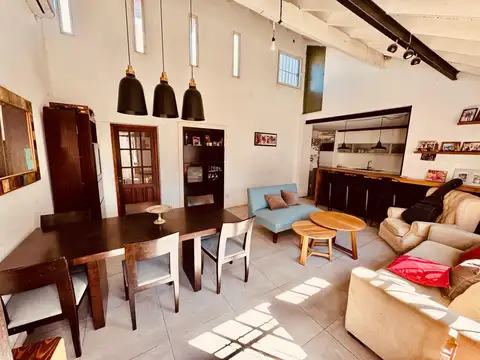 Casa 4 ambientes con 2 baños