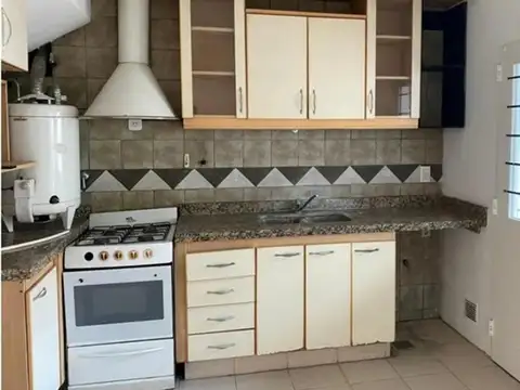 Depto Tipo Casa en Alquiler con 1 cocheras