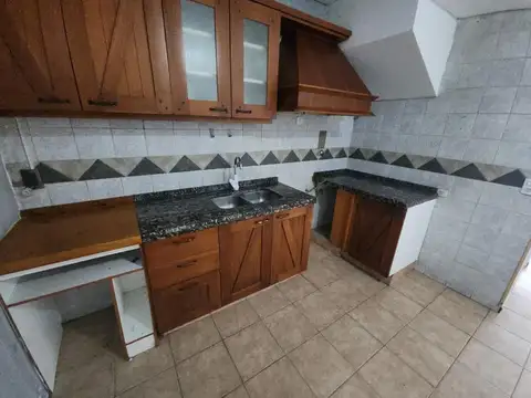 Depto Tipo Casa en Alquiler con 1 cocheras