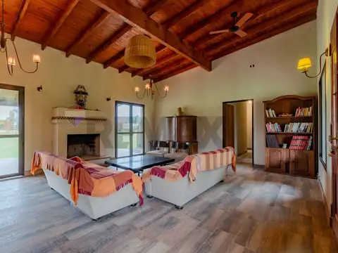 Casa 5 ambientes con 3 baños