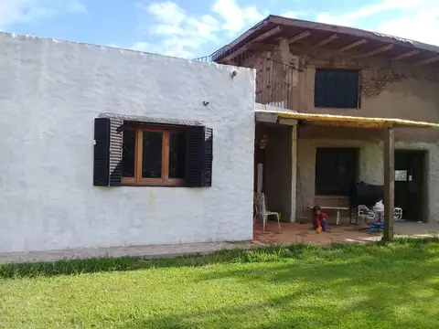 Casa en Alquiler con 1 cochera