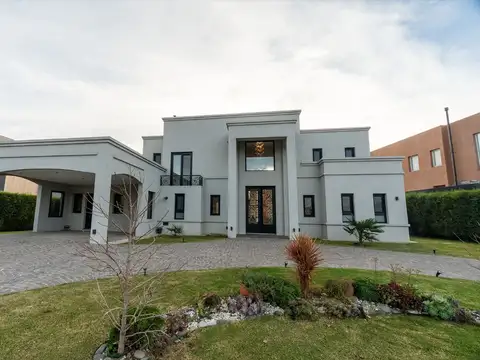 Casa en Venta en Countries y Barrios Cerrados en Berazategui, USD 679.000