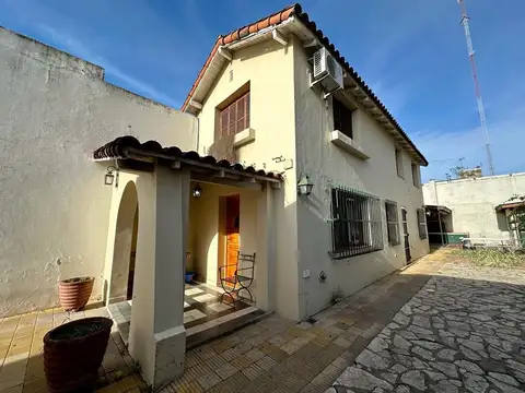 Casa céntrica en alquiler - Escobar - ID 5154