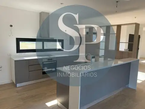 Casa en Venta con 4 cocheras