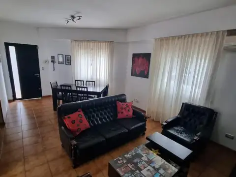 VILLA DEVOTO. CHIVILCOY 2300 CASA 4 AMB. CON GARAGE, PATIO Y TERRAZA