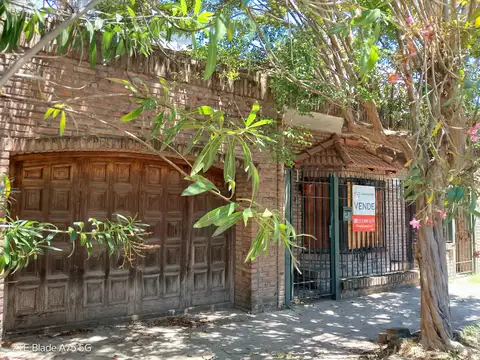 CASA REFACCIÓN TOTAL O DEMOLICIÓN A 2 CUADRAS DE AV Y 4 TREN