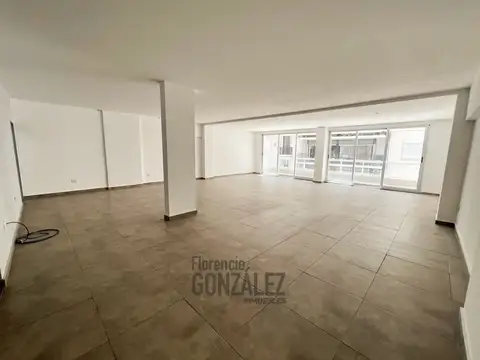 VENTA OFICINA PLANTA LIBRE 2 BAÑOS. FRENTE. RECOLETA.