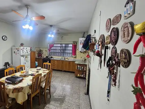 VENTA CASA 2 DORMITORIOS CON COCHERA ECHESORTU