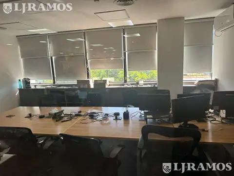 Oficina en Alquiler con 14 cocheras