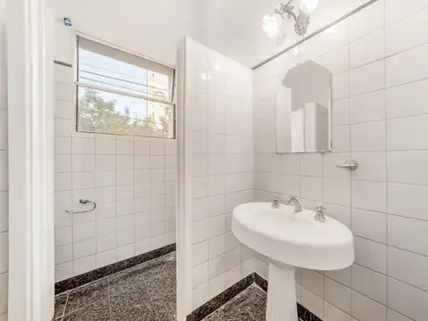 Oficina 6 ambientes con 1 baño