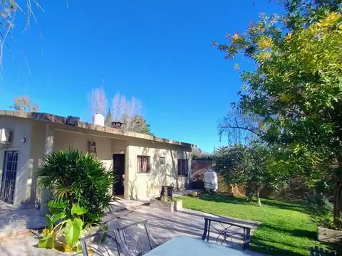 Casa en Venta con 2 cocheras