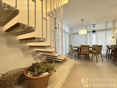 Depto Tipo Casa en Venta con 2 cocheras