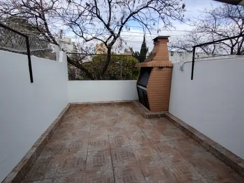 Depto Tipo Casa en Alquiler en Coghlan, $ 1.100.000