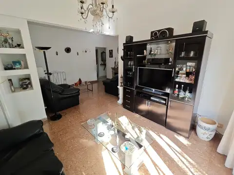 Depto Tipo Casa 5 ambientes con 2 baños
