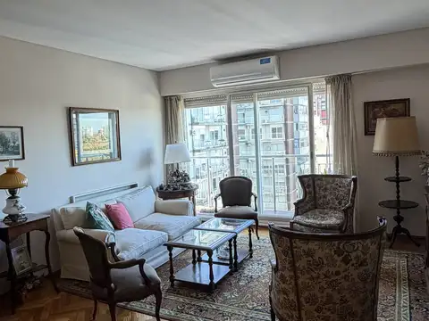 Departamento de 4 ambientes con dependencia y cochera en Martínez Centro