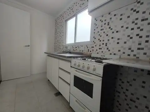 2 AMBIENTES EN ALQUILER RECICLADO A NUEVO – MUY LUMINOSO - BAJAS EXPENSAS