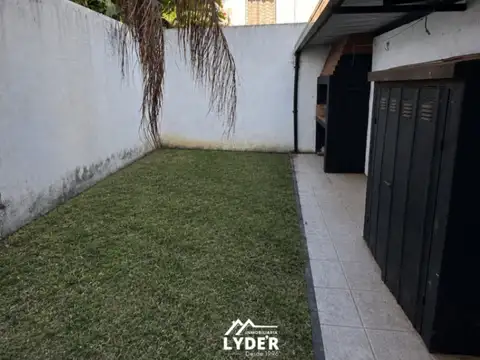 Dúplex en venta c/ cochera. Avenida Italia 1347.