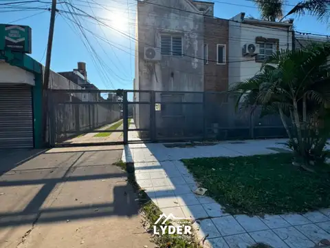 Dúplex en venta c/ cochera. Avenida Italia 1347.