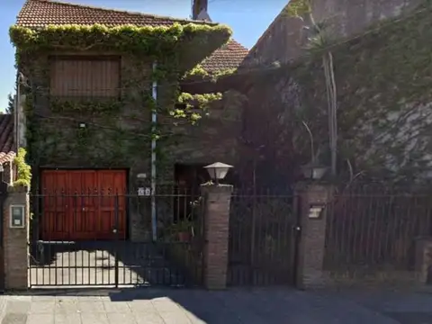 RETASADA  Excelente chalet 4 dormitorios jardin piscina 400 m2 terreno