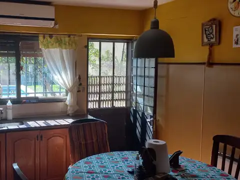 Casa 6 ambientes con 3 baños