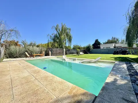 Casa en Venta con 2 cocheras