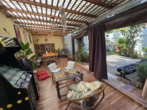 Casa en venta en Padua Sur 3 Ambientes esquina Echeverria