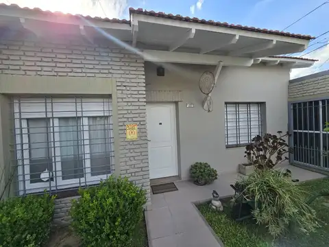 Casa en Alquiler con 1 cochera