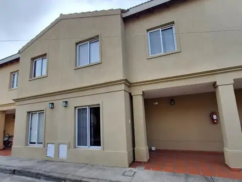 Venta Duplex 4 amb c/ cochera. Aires de Quilmes.