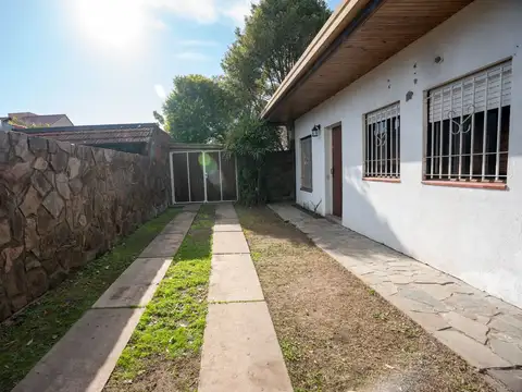 CASA EN VENTA ENSENADA 2 DORMITORIOS Y PARQUE