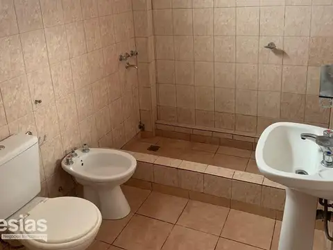 Ideal inversor, propiedad sobre lote de 10 x 68 metros zona Tapiales