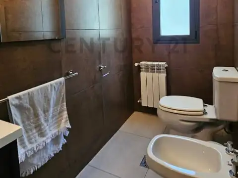 Casa 5 ambientes con 1 baño
