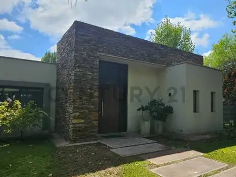 CASA EN VENTA BARRIO PRIVADO TERRUÑOS DE ARAOZ 1